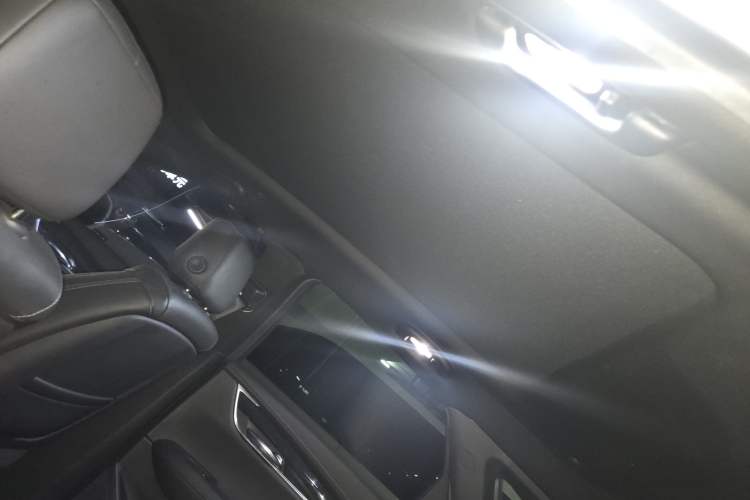 Used Cadillac XT5 2020 28T Four-Wheel Drive Luxury Version Headliner