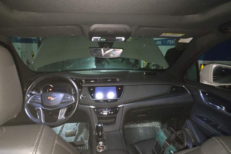 Used Cadillac XT5 2020 28T Luxury Version Headliner