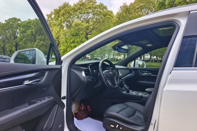 Used Cadillac XT5 2020 28T Luxury Version Interior 1