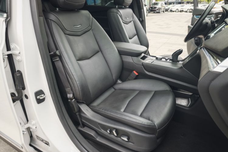 Used Cadillac XT5 2020 28T Luxury Version Interior 10