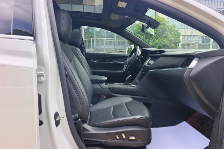 Used Cadillac XT5 2020 28T Luxury Version Interior 10