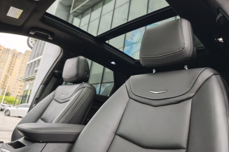 Used Cadillac XT5 2020 28T Luxury Version Interior 11