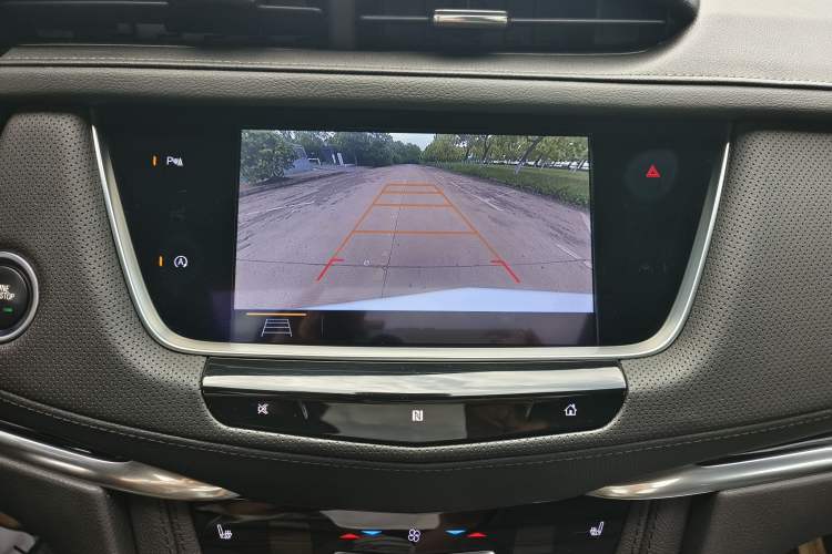 Used Cadillac XT5 2020 28T Luxury Version Interior 11