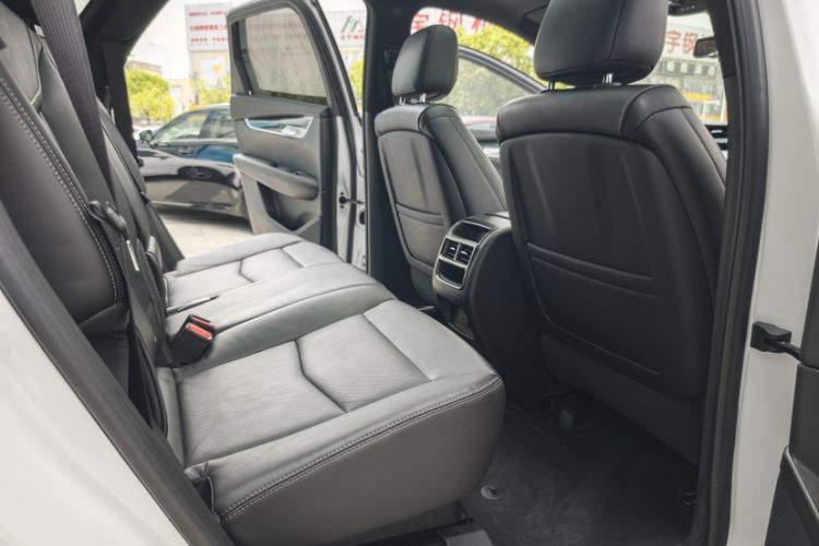 Used Cadillac XT5 2020 28T Luxury Version Interior 12