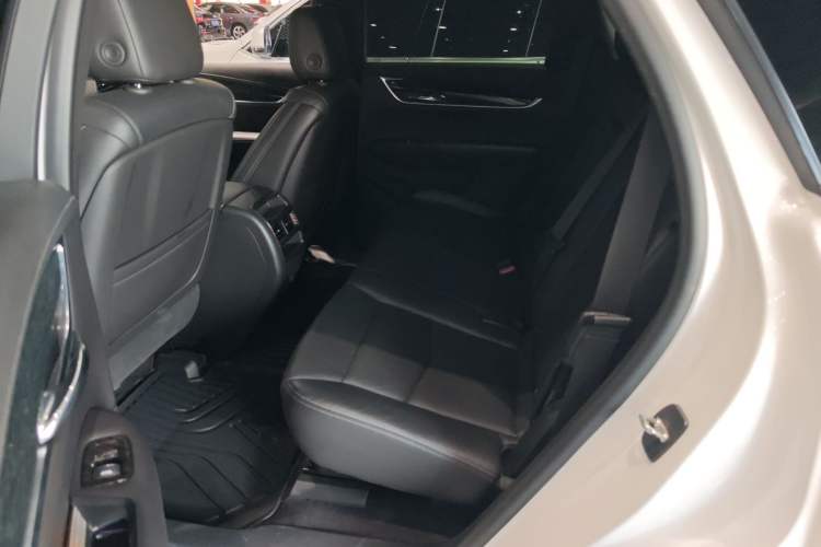 Used Cadillac XT5 2020 28T Luxury Version Interior 2