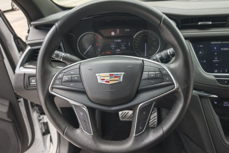 Used Cadillac XT5 2020 28T Luxury Version Interior 2