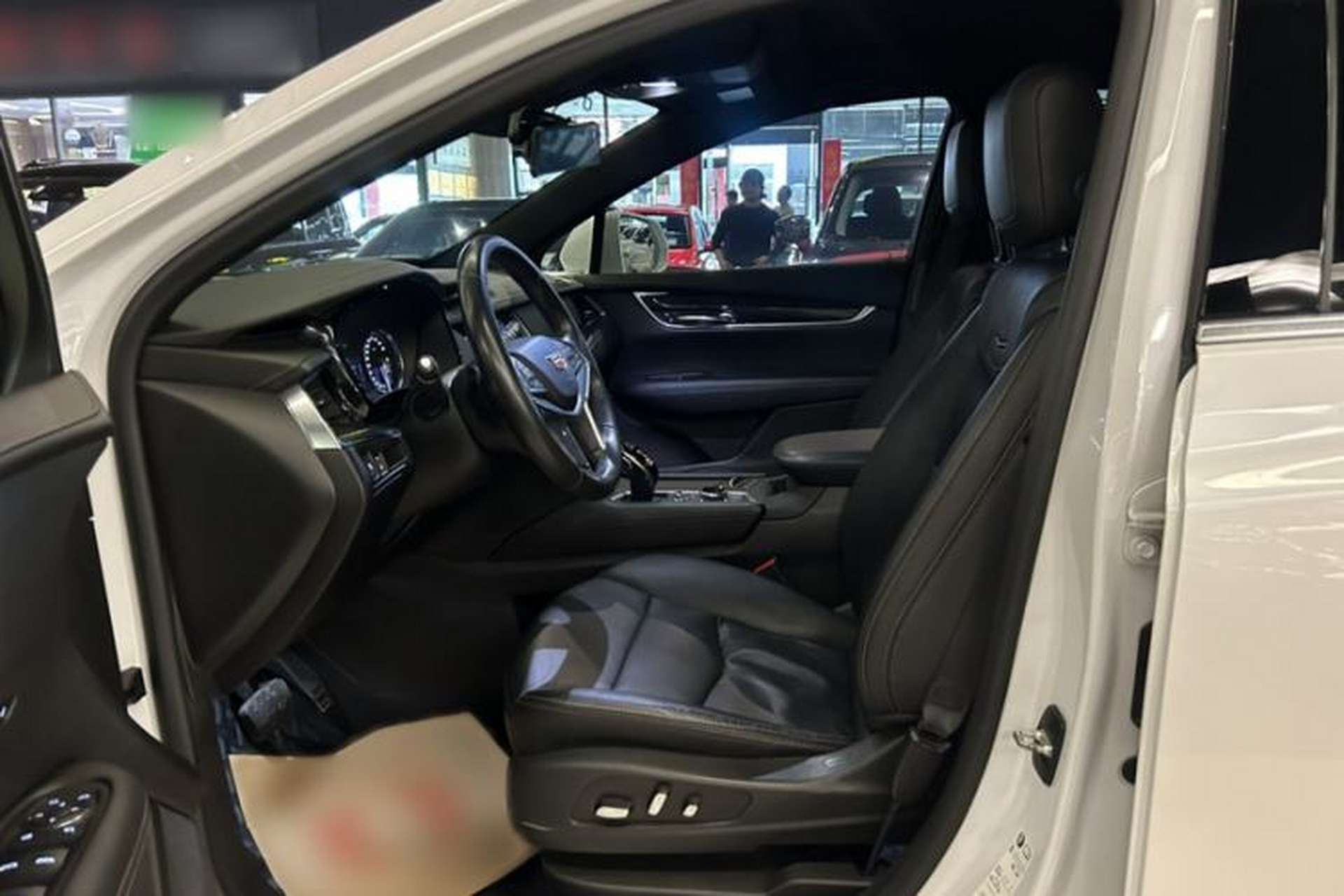 Used Cadillac XT5 2020 28T Luxury Version Interior 2