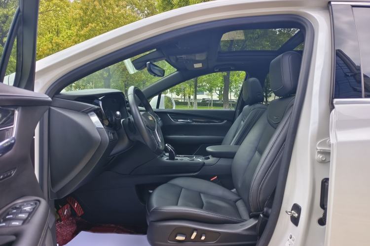 Used Cadillac XT5 2020 28T Luxury Version Interior 2