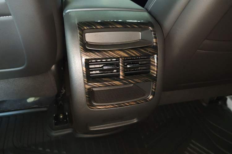 Used Cadillac XT5 2020 28T Luxury Version Interior 3
