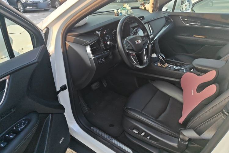 Used Cadillac XT5 2020 28T Luxury Version Interior 3