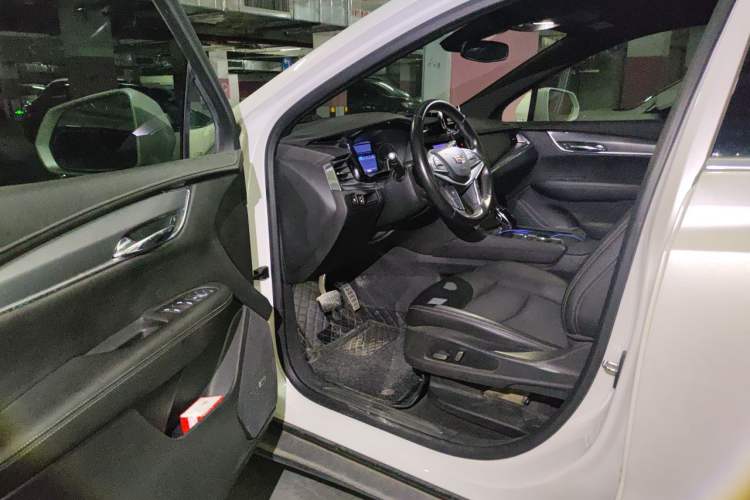 Used Cadillac XT5 2020 28T Tech Edition Interior 3