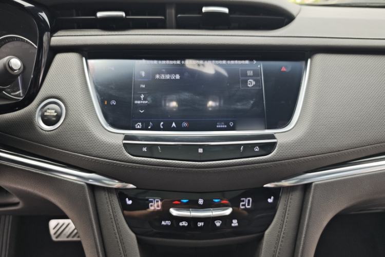Used Cadillac XT5 2020 28T Luxury Version Interior 3