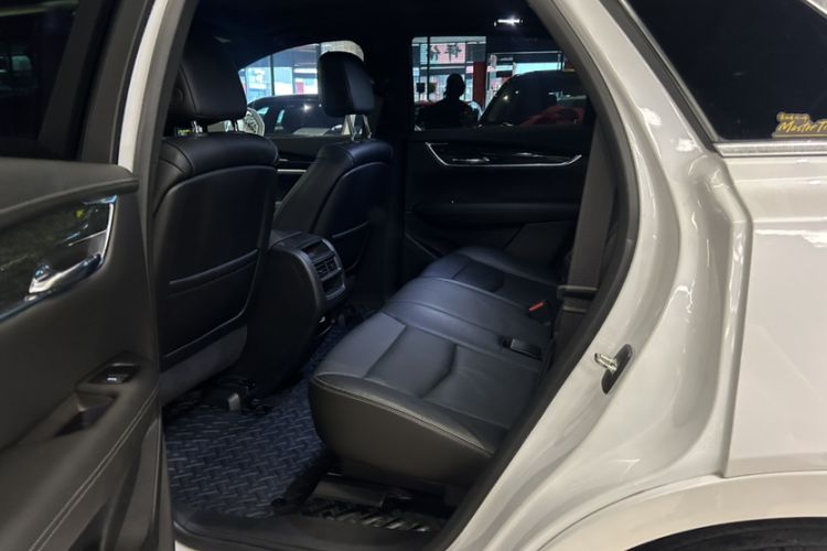 Used Cadillac XT5 2020 28T Luxury Version Interior 3