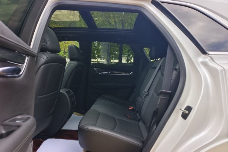 Used Cadillac XT5 2020 28T Luxury Version Interior 3