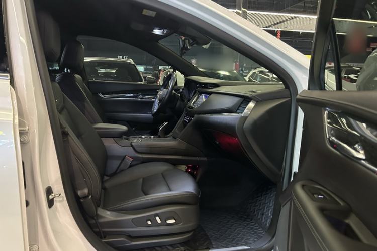 Used Cadillac XT5 2020 28T Luxury Version Interior 4