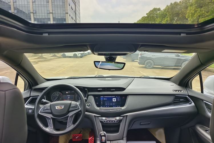 Used Cadillac XT5 2020 28T Luxury Version Interior 4