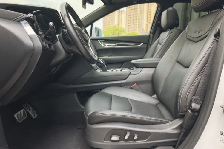 Used Cadillac XT5 2020 28T Luxury Version Interior 5