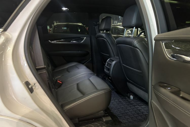 Used Cadillac XT5 2020 28T Luxury Version Interior 5