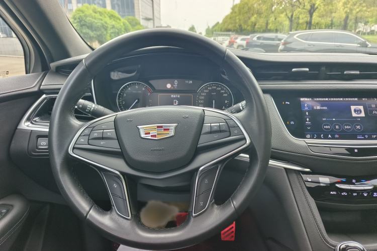 Used Cadillac XT5 2020 28T Luxury Version Interior 5