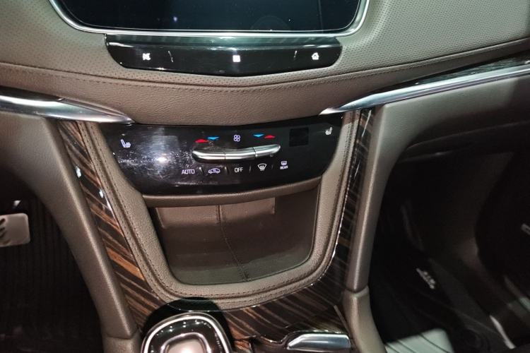 Used Cadillac XT5 2020 28T Luxury Version Interior 6
