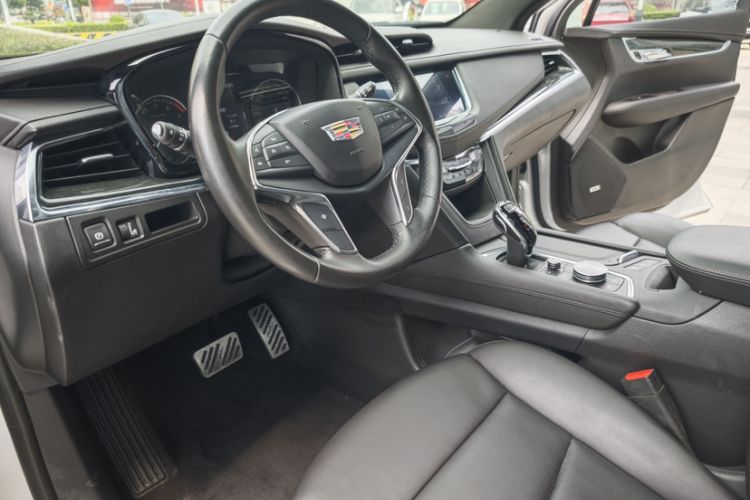 Used Cadillac XT5 2020 28T Luxury Version Interior 6