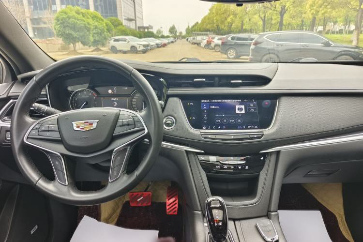 Used Cadillac XT5 2020 28T Luxury Version Interior 6