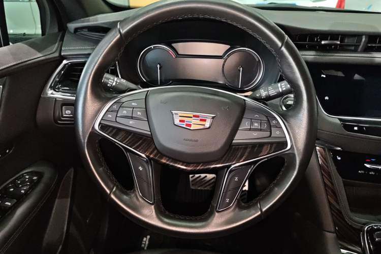 Used Cadillac XT5 2020 28T Luxury Version Interior 7