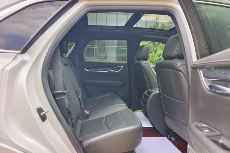 Used Cadillac XT5 2020 28T Luxury Version Interior 9