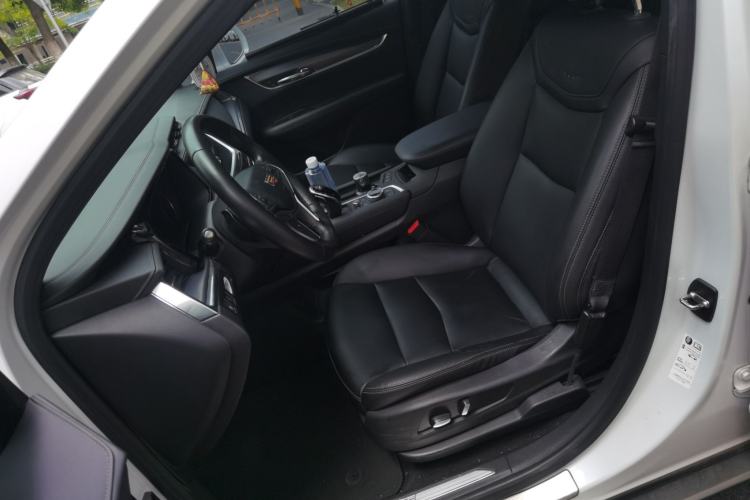 Used Cadillac XT5 2020 28T Four-Wheel Drive Tech Version Left Front Seat