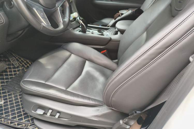 Used Cadillac XT5 2020 28T Four-Wheel Drive Luxury Version Left Front Seat