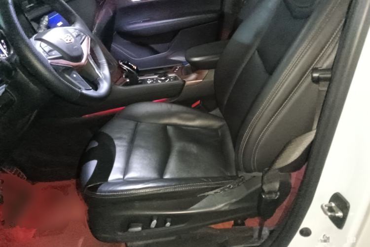 Used Cadillac XT5 2020 28T Luxury Version Left Front Seat