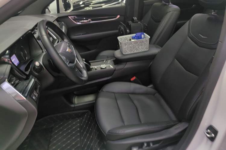 Used Cadillac XT5 2020 Revised Version 28T Luxury Edition Left Front Seat