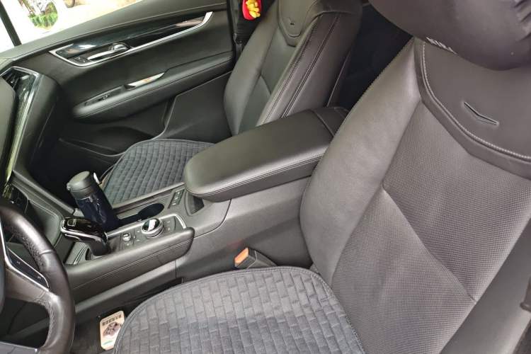 Used Cadillac XT5 2020 28T Luxury Version Left Front Seat