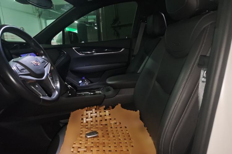 Used Cadillac XT5 2020 28T Luxury Version Left Front Seat