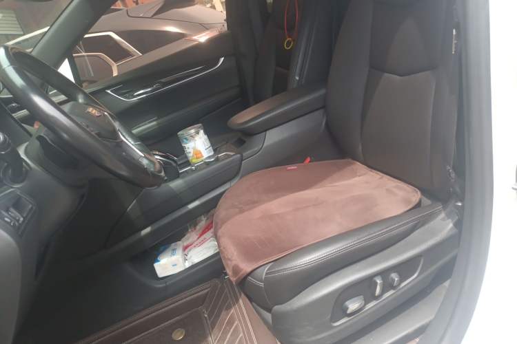 Used Cadillac XT5 2020 Revised Version 28T Luxury Edition Left Front Seat