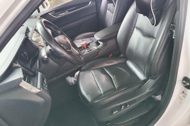Used Cadillac XT5 2020 28T Luxury Version Left Front Seat