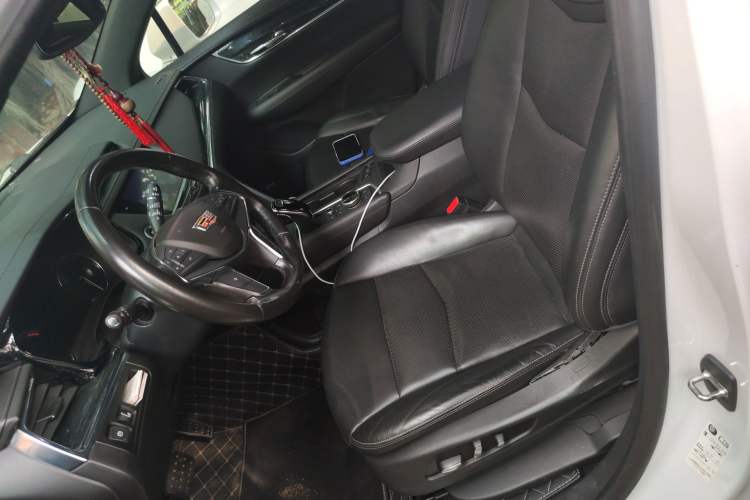 Used Cadillac XT5 2020 28T Luxury Version Left Front Seat