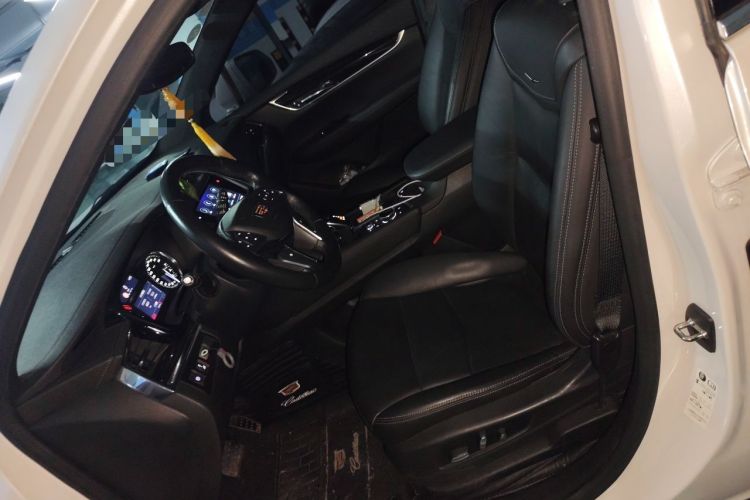 Used Cadillac XT5 2020 28T Luxury Version Left Front Seat