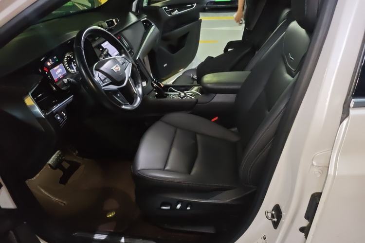 Used Cadillac XT5 2020 28T Luxury Version Left Front Seat