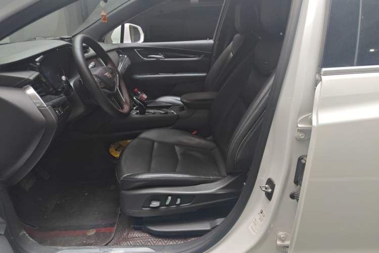 Used Cadillac XT5 2020 28T Luxury Version Left Front Seat