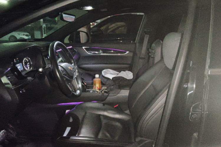 Used Cadillac XT5 2020 28T Luxury Version Left Front Seat