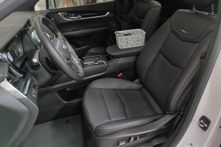 Used Cadillac XT5 2020 Revised Version 28T Luxury Edition Left Front Seat