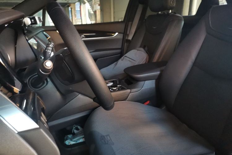 Used Cadillac XT5 2020 28T Luxury Version Left Front Seat