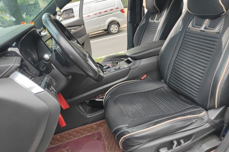 Used Cadillac XT5 2020 Revised Version 28T Luxury Edition Left Front Seat