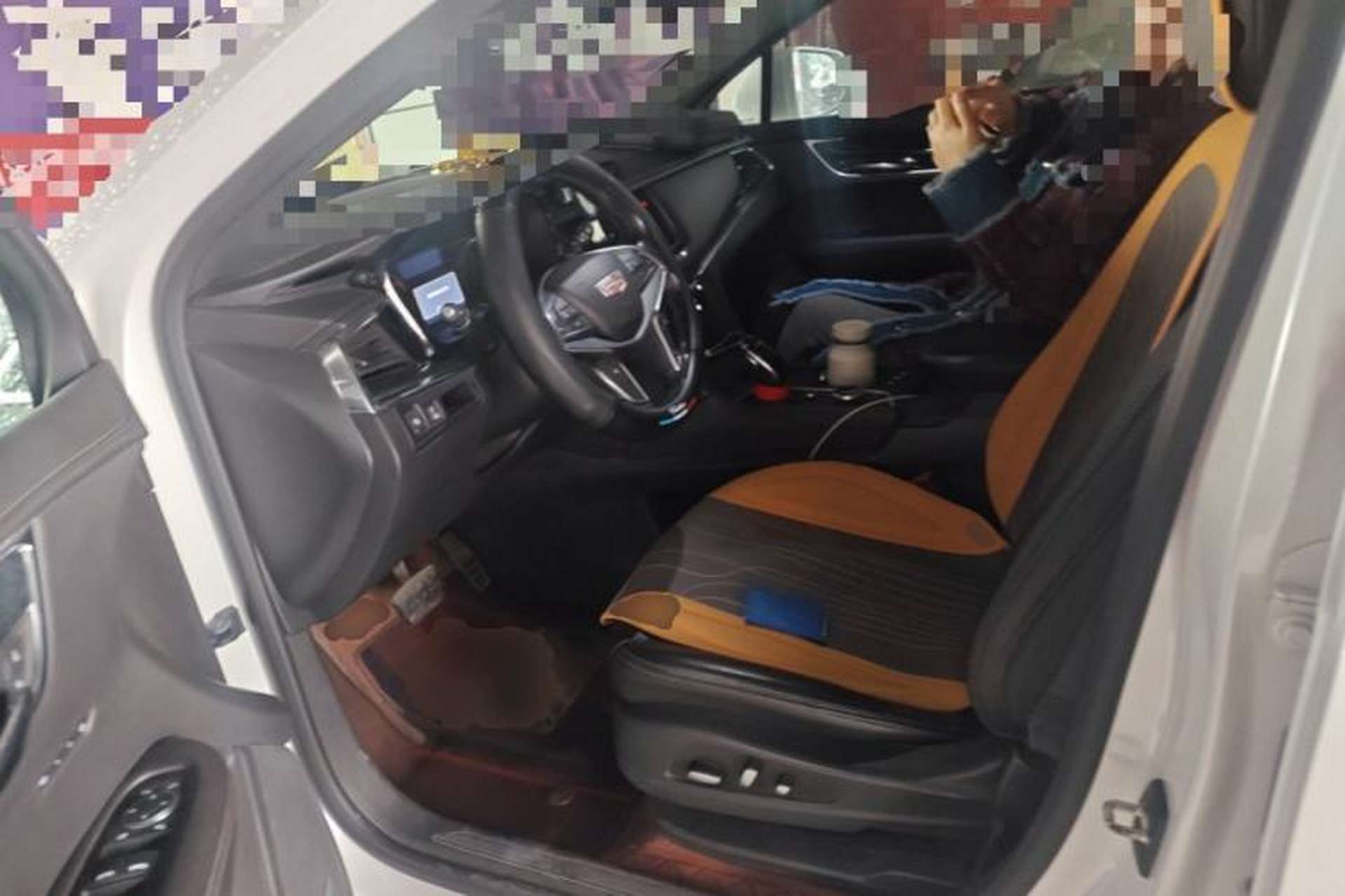 Used Cadillac XT5 2020 28T Luxury Version Left Front Seat