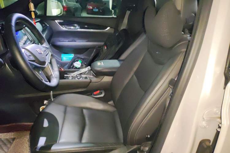 Used Cadillac XT5 2020 28T Luxury Version Left Front Seat