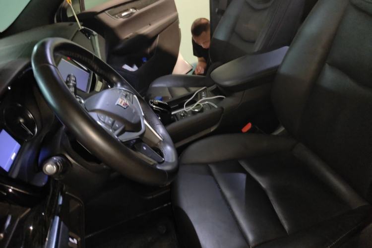 Used Cadillac XT5 2020 28T Luxury Version Left Front Seat