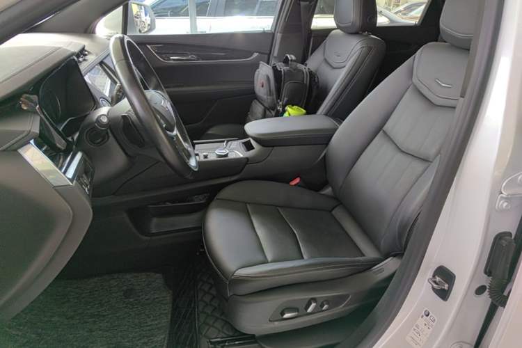 Used Cadillac XT5 2020 Revised Version 28T Luxury Edition Left Front Seat