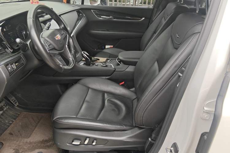 Used Cadillac XT5 2020 28T Luxury Version Left Front Seat