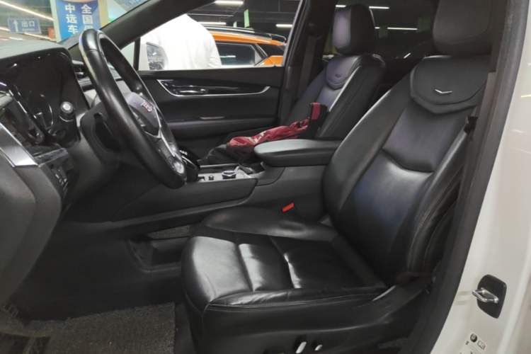 Used Cadillac XT5 2020 28T Luxury Version Left Front Seat